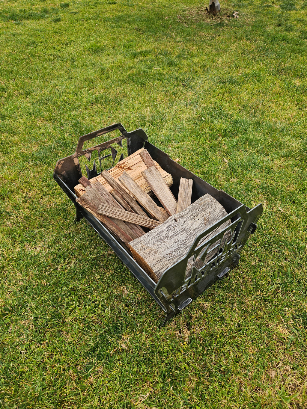 Kelly Metal TrailFire Fire Pit