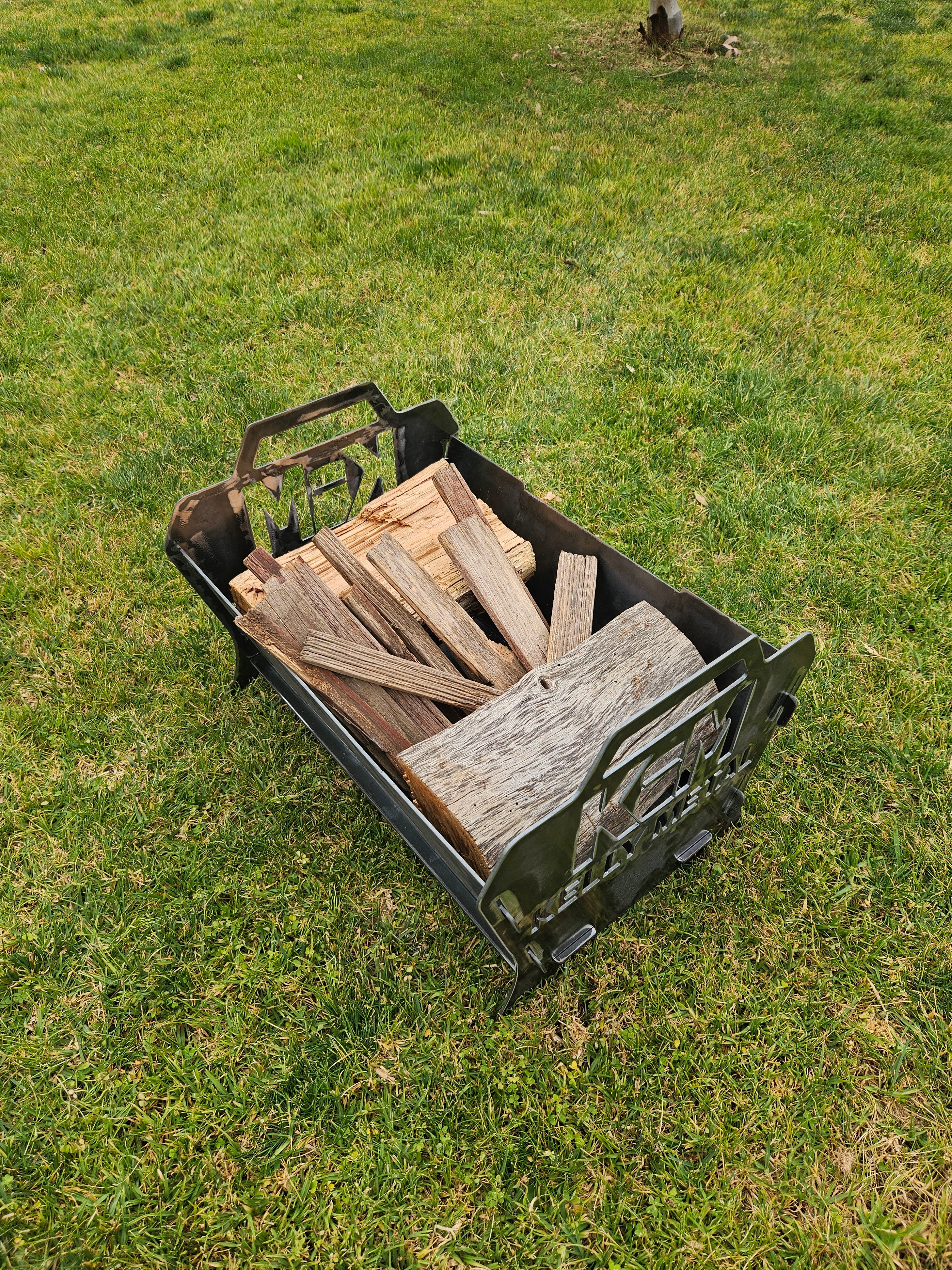 Kelly Metal TrailFire Fire Pit